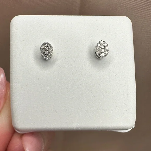 NEW - 0.10 CTW Natural Diamond Oval Stud Earrings